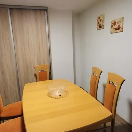 Amina Apartman *