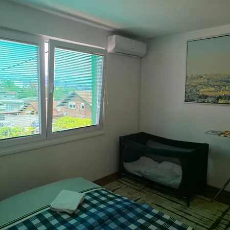 Amina Apartman *