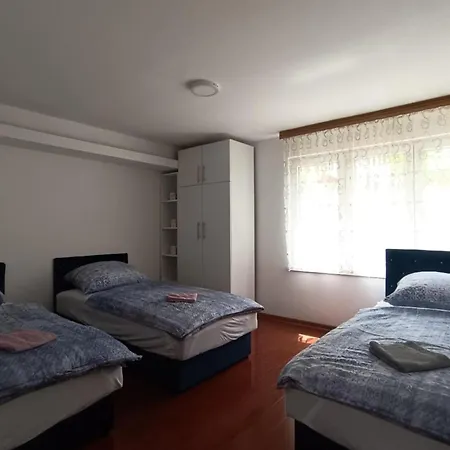Amina Apartman *