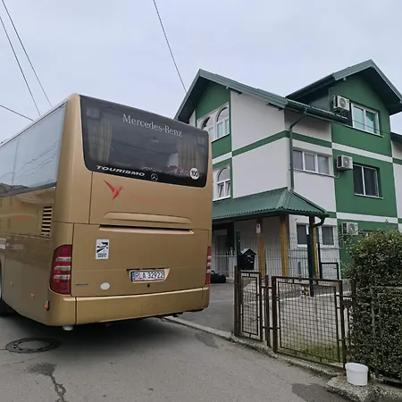 Amina Apartman *